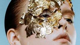 Antes de lo que piensas, la Navidad llamará a tu puerta. Nada mejor que estar preparados y disfrutar en nuestro centro del menú oro que haga brillar a tus clientas como nunca gracias a los tratamientos que hacen del preciado metal su mejor aliado 