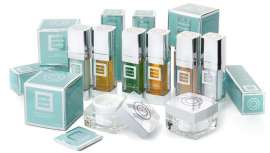 Tras más de 25 años de experiencia en el campo de la cirugía plástica y la medicina estética, el doctor lanza una gama formulada con activos como ADN o vitamina K