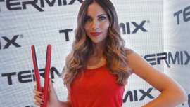 La periodista deportiva Melissa Jiménez muestra varios estilismos realizados con esta styler en un vídeo publicado en los canales sociales de Termix y en su propia cuenta de Instagram