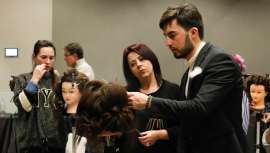 Una vez más, los profesionales de la peluquería de nuestro país van a disfrutar de un genio de fama internacional, reconocido por sus técnicas y creaciones en el arte del recogido, Farrukh Shamuratov, en una intensa formación de dos días 