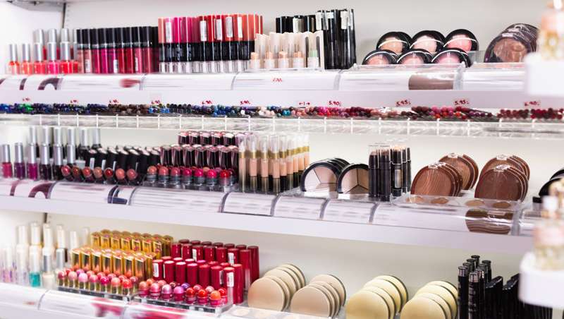 Cada chileno gasta 25 dólares mensuales en productos de cosmética