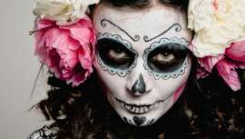 Línea directa con Halloween para saber qué ponerte y poner,  y cómo, en la noche más terrorífica del año. Porque, aunque no te lo creas, también hay moda y tendencias en cuestión de disfraces Halloween