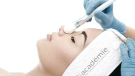 Académie lanza tres peelings dermocosméticos, inspirados en la dermatología y la medicina estética, resultado de su avanzado I+D+i y que aseguran resultados excelentes y probados en cabina para la profesional de la estética y sus clientes