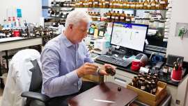 El científico Richard Goodwin asegura que la inteligencia artificial está capacitada para crear fragancias originales con mayor rapidez que la nariz humana