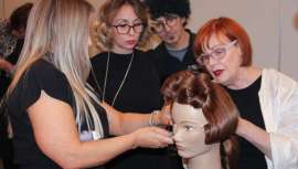 Ondas, trenzas y recogidos, y un objetivo, la implantación de las técnicas aprendidas en el salón para el mayor beneficio de clientas y profesionales. Así ha sido el cuarto curso impartido por Sharon Blain en España con Universidad de la Imagen