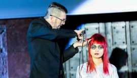 La peluquera Ana María Guardiola, en colaboración con la marca Emmediciotto España, ha organizado un show a favor de la Asociación Española contra el Cáncer