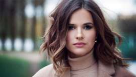 Curly & Curvy, el rizo está de moda. Y entra de lleno en las melenas midi y maxi que siempre se llevan y marcan la pauta. Pero conseguirlas y mantenerlas requiere variados y concretos detalles que nosotros te contamos