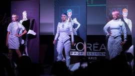 O cruzeiro que a maioria dos profissionais e estrelas do salão de cabeleireiro já navegaram. E isso faz com que seja carregado até os barcos de inspiração. Com uma parada em Marselha e Porto Bello, também tem um compromisso com o Style & Color Trop