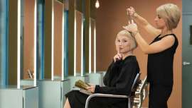 Siempre se ha hablado del salón como escenario de socialización, pero todo esto está a punto de cambiar. Llega el modelo de silla silenciosa a las peluquerías más exclusivas