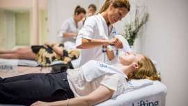 No, no es un eslogan publicitario, es una cifra y dato real. Más de un millón de personas están más guapas en el mundo, incluidas las Kardashian, gracias a CooLifting, el revolucionario sistema antienvejecimiento que triunfa en más de 50 países