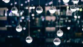 Factory Salons lo tiene claro y diseña y ofrece un servicio global para la optimización de tus espacios. Más en Navidad, la época en la que el cliente quiere disfrutar más si cabe del bienestar de tu salón, su ambiente y exquisita decoración