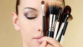 El maquillaje high definition o HD se utiliza en producciones fotográficas y programas televisivos. Básicamente, esta técnica apuesta por la belleza real y descarta brillos e iluminadores