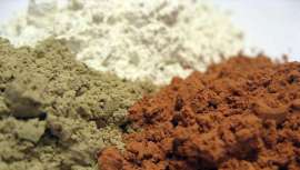 Tratamiento natural de moda y con fundamento, nada mejor que conocer a fondo a la arcilla, de todos los colores, según sus propiedades y descubrir cómo consigue de nuestro pelo su máxima belleza 