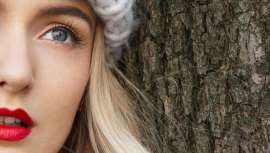 Durante el invierno debemos trabajar con colores acorde con la estación y cuidar la piel como si estuviéramos en verano