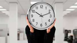 Contra el absentismo, pero también para contabilizar y pagar horas extras reales, la proposición de ley que obliga a las empresas a registrar y guardar las horas trabajadas y las extraordinarias