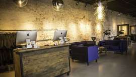 Gary Topple, máster color de Wella, y Alejandro Jiménez, máster en corte y especialista en extensiones largas, han inaugurado este salón con el que pretenden elevar la experiencia del cliente, en Asheville (Carolina del Norte, Estados Unidos)