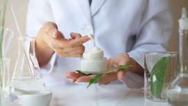 La demanda de cosmética personalizada, una tendencia en auge, conlleva la observación de nuevas normas legislativas en cuanto a su fabricación y fórmulas, con una propia idiosincrasia según cada consumidor. Así lo analiza la SEQC