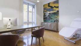 Bajo la dirección del famoso Dr. Richard M. Fakin, uno de los cirujanos plásticos más famosos y reconocidos mundialmente, Ocean Clinic se especializa en cirugía de pecho e incorpora una unidad de reasignación de género en vanguardia