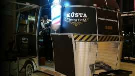 Os populares carrinhos de comida que protagonizam inúmeros filmes americanos estão implantados em outros setores de atividade. Assim o fizeram os proprietários de uma barbearia argentina