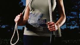 ¿Sientes habitualmente las piernas cansadas o doloridas? ¿Pasas muchas horas de pie o sentada? Este mes te damos algunos consejos prácticos para combatir la insuficiencia venosa.