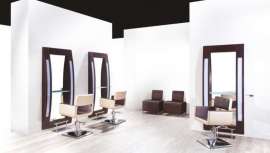 Ha decorado los backstages de las estrellas y los más importantes salones de peluquería. Una empresa de éxito, Factory Salons, que quiere que éste sea un año de igual naturaleza para ti y tus clientes dando respuesta a todas tus demandas