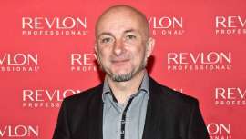 De vocación y nobleza propia de la tierra donde naciera y le cobija, Navarra, Roberto Dallo cumple 20 años al frente de su salón en Pamplona. Y aunque como diga el dicho, 20 años no son nada, han dado para mucho y otros 20 que lo veamos