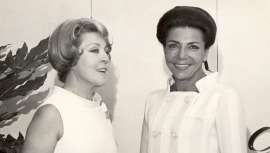 Imprescindibles en la historia de la belleza, las hermanas Carita, pioneras, se revelan en estos tiempos de cambio como adalides de una forma de concebir y hacer belleza que nos devuelve a los orígenes de la misma y a su concepto del todo  