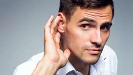 El Dr. Junco consigue reposicionar y remodelar las orejas prominentes en adultos y niños