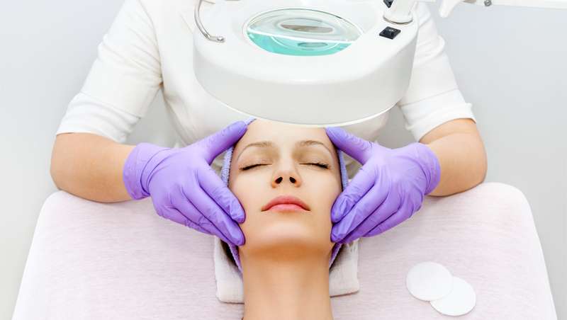 Dermaplaning: ¿cuáles son sus ventajas e inconvenientes?