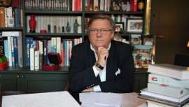 Cuatro décadas al frente de uno de los grupos empresariales de franquicias de peluquería, Groupe Vogue, le han valido a su fundador, Franck François, este máximo reconocimiento del gobierno francés