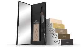 Se trata de un corrector de alta precisión que cubre canas y raíces al instante, de forma fácil y rápida