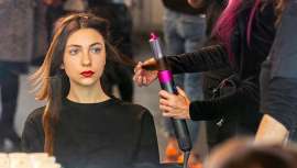 En el marco de la Mercedes Benz Fashion Week, el diseñador Jorge Vázquez y la firma Dyson se han unido en la creación de looks Haute Couture en un backstage y pasarela emocionantes. Te descubrimos paso a paso sus mejores peinados