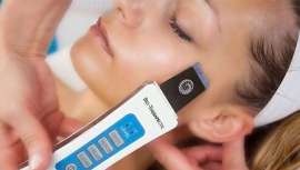 Este dispositivo crea oscilaciones de alta velocidad que dejan la piel suave y radiante