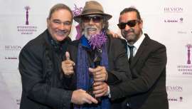 En una noche emocionante, Llongueras, el peluquero que ha traspasado las fronteras de la industria con una trayectoria única que abarca cabello y distintas artes, se convierte en leyenda en la primera edición de los IHA