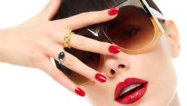 Stefanía Ospina, de los centros Twentynails y Andrés Martín, brand manager de la firma norteamericana Orly, dan unos consejos para conseguir que las uñas pintadas se estropeen lo mínimo posible y su duración sea por tanto mayor