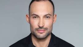 Además de por sus creaciones en coloración, Felipe, fundador del salón Rom. Concept en Saõ Paolo, es un experto en color pero también en styling y corte, dos de sus puntos fuertes