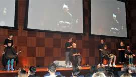 Una actuación impecable y el aplauso y entusiasmo del público congregado en torno a la actuación del equipo de los alzireños, Salones Carlos Valiente en el primer Show Hair Stars de la feria Beauty Valencia 