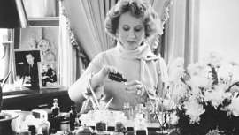 El secreto de su éxito sin duda. No dejar de vender ni un solo día de su vida. La gran dama de la cosmética que conquistó el Nueva York de mediados del siglo XX para dar paso a un imperio en medio mundo y que continúa en nuestros días, Estée Lauder