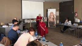 Prótesis, pelucas, extensiones... Para personas con problemas de caída o alopecia o sencillamente para aquellas que solo quieren cambiar de look. Así se ha desarrollado la última jornada formativa de la Central del Cabell