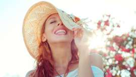 Los cambios de estación conllevan iguales cambios a la piel. Para que ésta sufra lo menos posible y las irritaciones, dermatitis atópica o rosácea estén a raya, lo mejor, el consejo y la cosmética experta