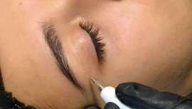 Cuarto estado de la materia, el plasma es utilizado para corregir arrugas y otras acciones como el levantamiento de párpados, de forma no invasiva y segura. Hoy revisamos los usos y procedimientos del plasma Fibroblast con Technical Revolution