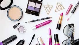 La compañía modera pérdidas, siendo Elisabeth Arden una de sus principales marcas sostenedoras, aunque la débil demanda de su línea de cosmética Revlon le pasa factura entre otros factores económicos y de desarrollo, como su caída en Norteamérica