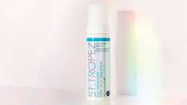 Corrige al instante los errores y no necesita usarse de inmediato, siendo un producto efectivo hasta seis días después de haber aplicado el autobronceador