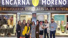 La sevillana Encarna Moreno inaugura nuevo salón especializado en novias en la ciudad de Sevilla, y lo hace rodeada de amigos y clientes y todo lo que va a ser moda y tendencia para la próxima Feria de Abril
