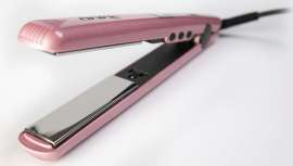 La firma presenta su última versión de este modelo de plancha en el color de moda y con tecnología renovada