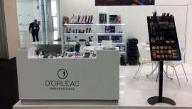 Para dar a conocer sus productos, la firma tuvo el placer de contar con el conocido maquillador italiano Jonathan Tabacchiera