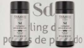 Ideal para el tiempo que se acerca, los meses del verano, la cera en polvo de Salerm Cosmetics Hombre consigue un efecto visual de mayor densidad de cabello, además de fijar el peinado sin residuos y un aroma fresco y masculino