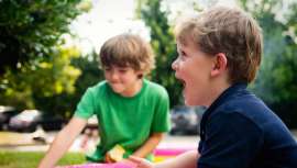 En muchas ocasiones influenciados por los medios de comunicación y las redes sociales, los menores quieren operarse. Revisamos con el Dr. Nicolau cuándo sí y cuándo no y por qué