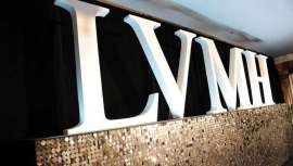 Las grandes multinacionales y marcas confían en el lujo a la francesa sus activos y expectativas de crecimiento presentes y futuras. La cosmética, de hecho, desplaza en ganancias al petróleo y la farmacia, como demuestran las cifras de LOréal