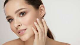 Trasnochar, salir de fiesta, vivir la noche pasa factura. La piel es una de las primeras afectadas. Por eso, revisamos cinco must beauty efecto buena cara de día por muy larga que haya sido la noche